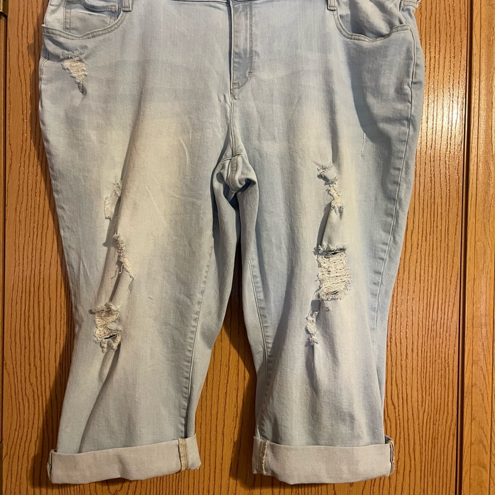 Light Blue Distressed Women's Cropped Jeans